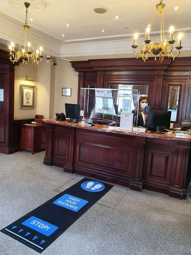 Grange Bracknell Hotel Beltér fotó