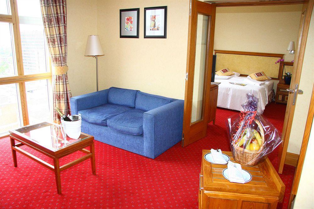 Grange Bracknell Hotel Kültér fotó